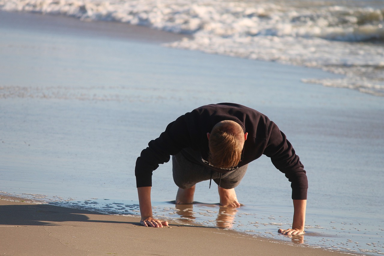 Pushups Sport Beach Gymnastics Fun  - manfredrichter / Pixabay