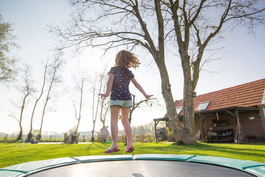 Trampoline Girl Play Jump Fun  - Skitterphoto / Pixabay